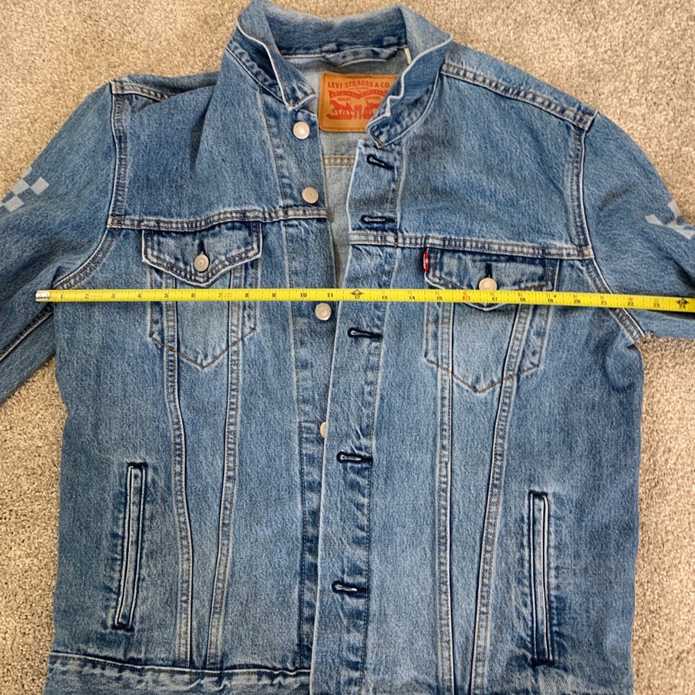 Levi’s oversized logo sleeve light denim jacket - Picture 8 of 9